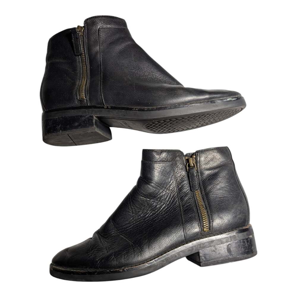 Cole Haan Rene Black Leather Almond Toe Exposed Zip Minimal Ankle Boots Sz 9
